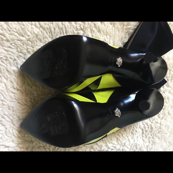 Versace - Picture 7 of 8